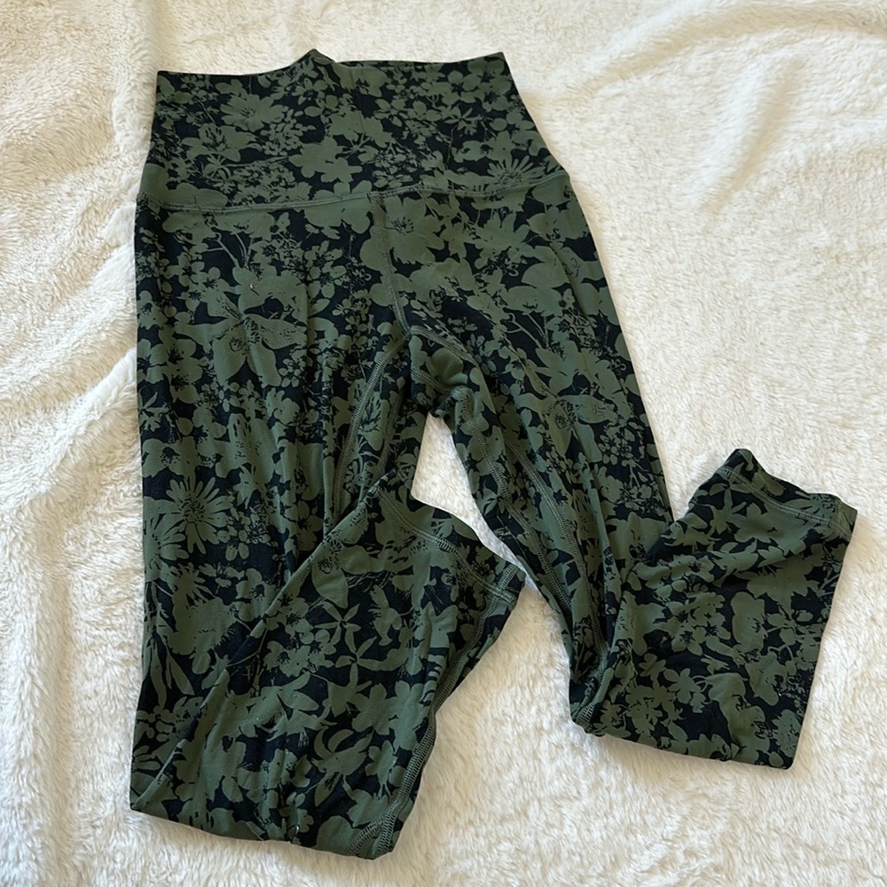 Great condition, black and green midi Lululemon leggings